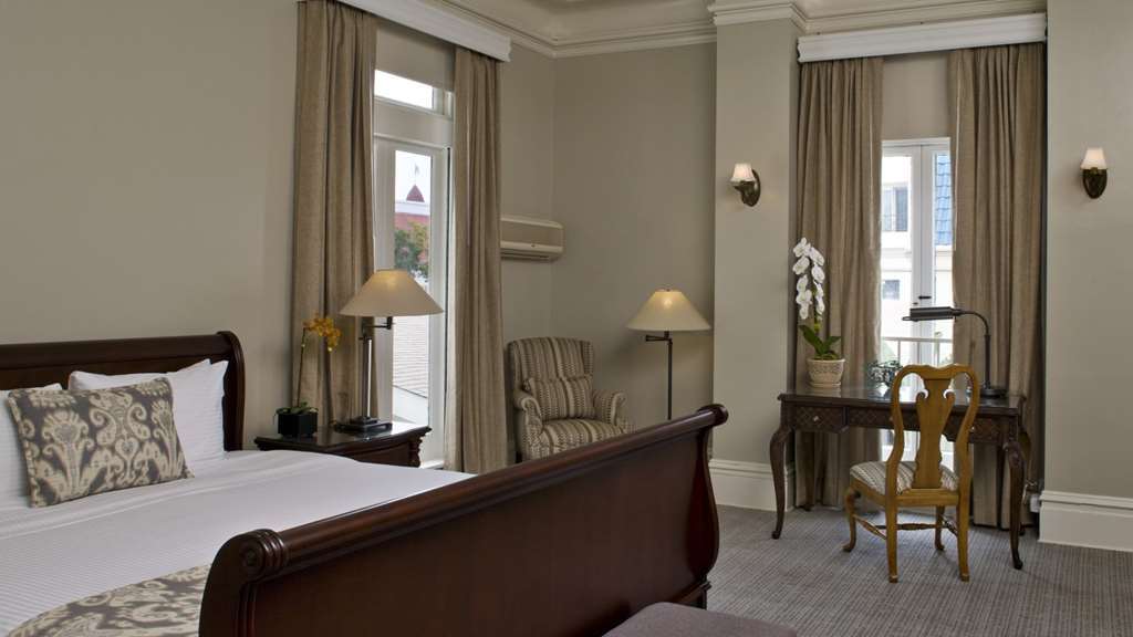 Hotel Glorietta Bay 3*