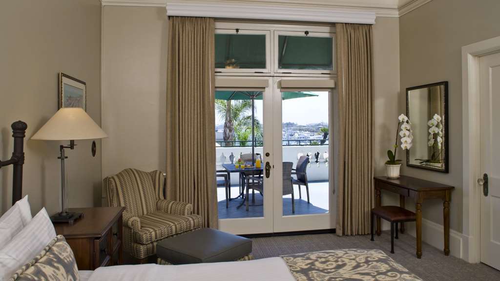 Glorietta Bay Hotel 3*