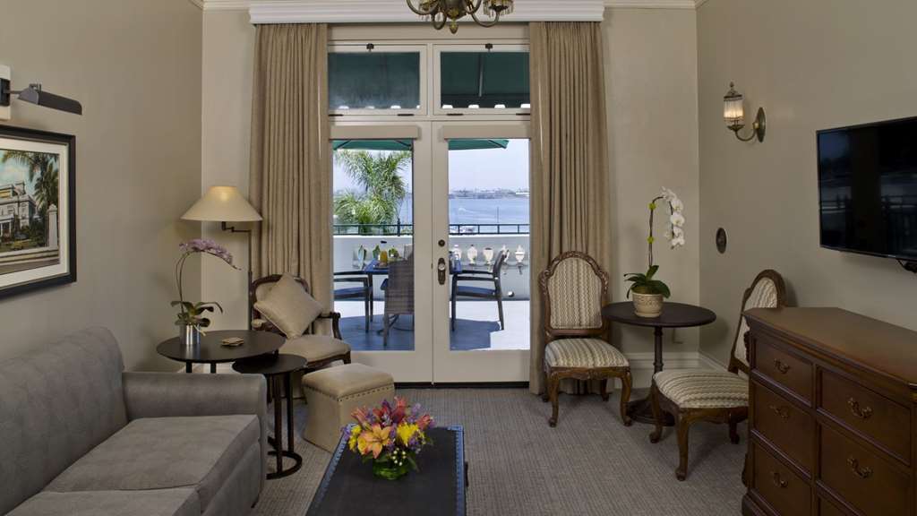 Glorietta Bay Hotel